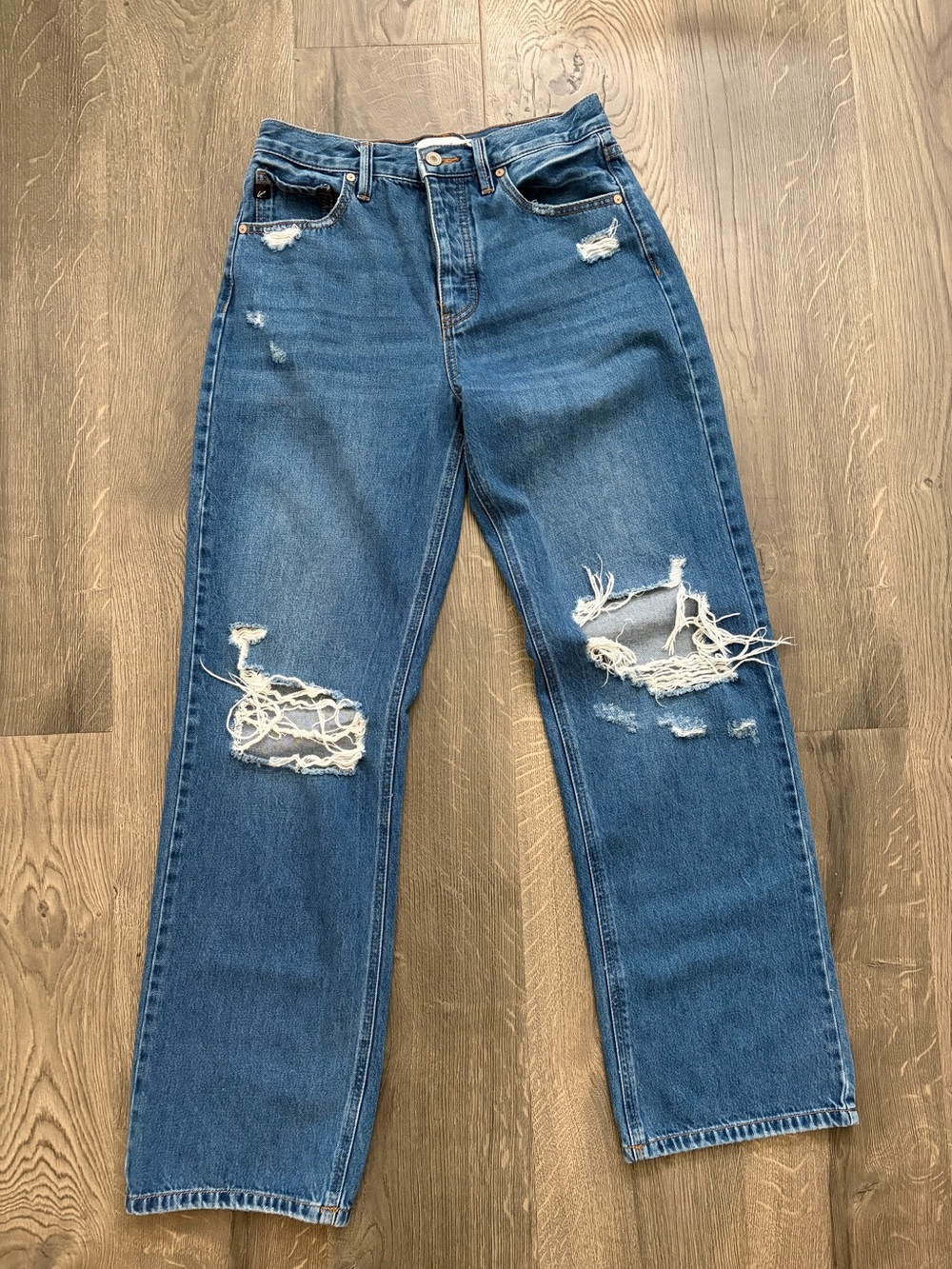 KanCan Estilo Medium Blue Button-Fly Distressed Jeans